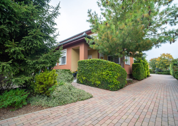 Na predaj rodinná vila v maďarskej obci Gyenesdiás