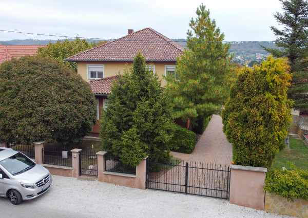 Na predaj rodinná vila v maďarskej obci Gyenesdiás