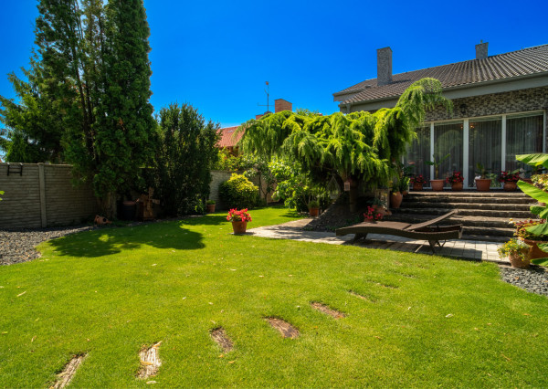 Na predaj rodinný dom s bazénom a saunou v Rohovciach