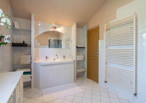 Na predaj rodinný dom s bazénom a saunou v Rohovciach