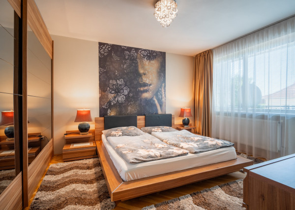 Na predaj rodinný dom s bazénom a saunou v Rohovciach