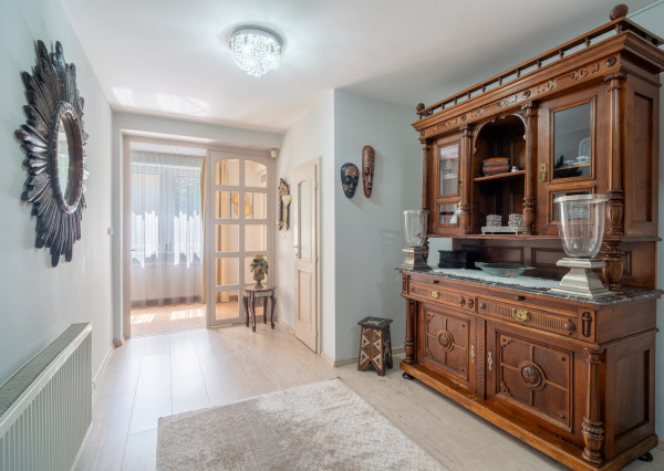 Na predaj rodinný dom s bazénom a saunou v Rohovciach