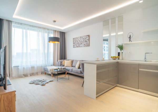 Na prenájom exkluzívny 2-izbový byt so šatníkom a panoramatickým výhľadom v projekte SKYPARK, Továrenská ulica