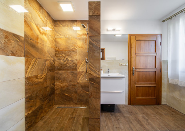 REZERVOVANÉ - Na predaj dom vhodný na podnikanie v Bzinciach pod Javorinou