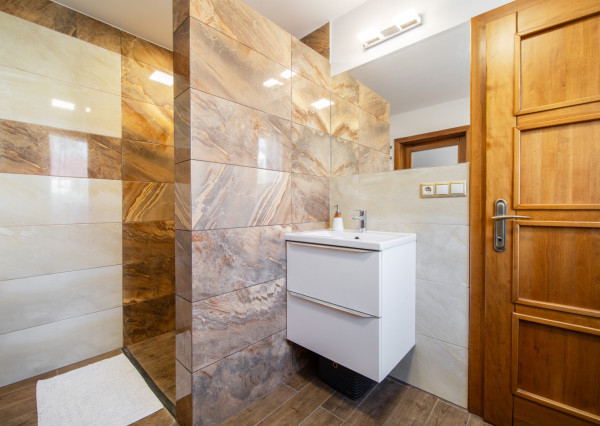 REZERVOVANÉ - Na predaj dom vhodný na podnikanie v Bzinciach pod Javorinou