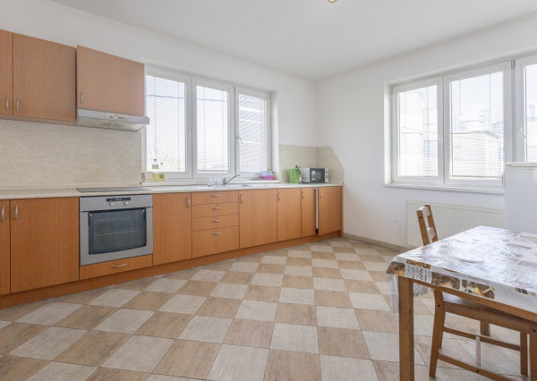 Na prenájom komerčný priestor s možnosťou využitia ako kancelárie alebo dielne v Šamoríne