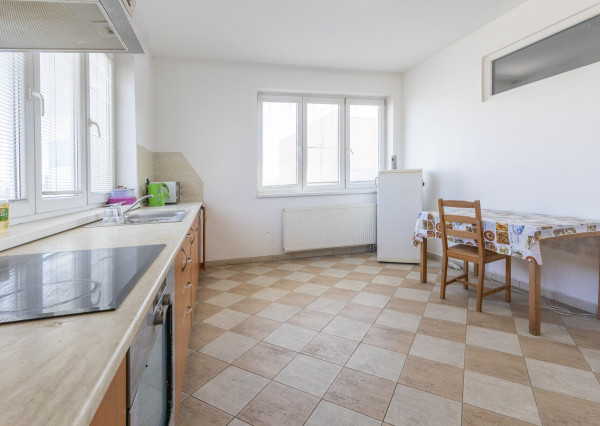 Na prenájom komerčný priestor s možnosťou využitia ako kancelárie alebo dielne v Šamoríne