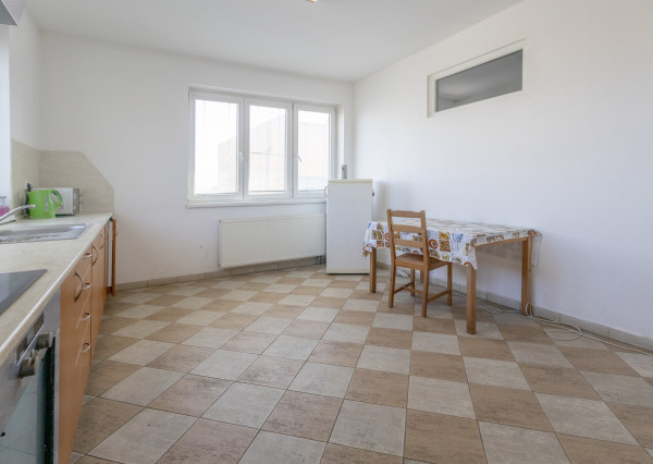 Na prenájom komerčný priestor s možnosťou využitia ako kancelárie alebo dielne v Šamoríne