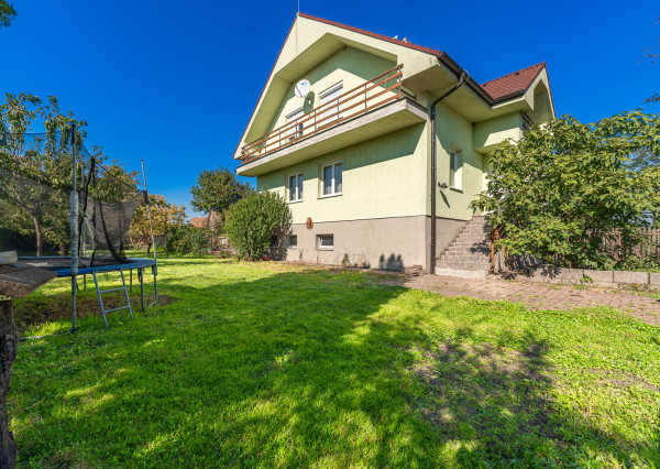 Na predaj rodinný dom s bazénom v Trnávke