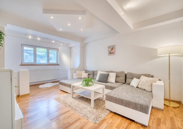 REZERVOVANÉ: Na predaj 2-izbový byt vo Veľkých Levároch