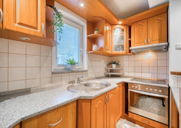 REZERVOVANÉ: Na predaj 2-izbový byt vo Veľkých Levároch