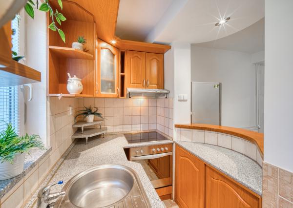 REZERVOVANÉ: Na predaj 2-izbový byt vo Veľkých Levároch