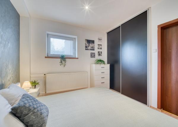 REZERVOVANÉ: Na predaj 2-izbový byt vo Veľkých Levároch