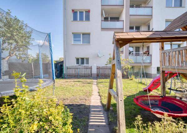 REZERVOVANÉ: Na predaj 2-izbový byt vo Veľkých Levároch