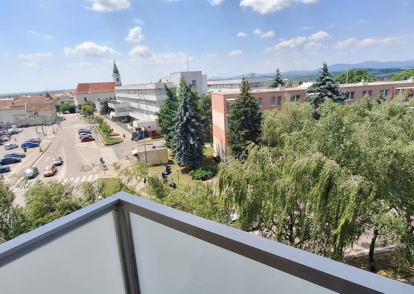 Exkluzívne na predaj 1i byt v centre mesta Bánovce n/B