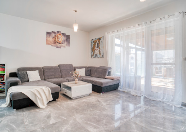 Na predaj priestranný 4-izbový rodinný dom v Bernolákove