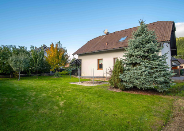 REZERVOVANÉ: Na predaj priestranný rodinný dom v pokojnej lokalite Hôrka