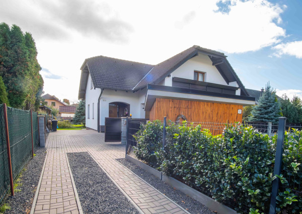 REZERVOVANÉ: Na predaj priestranný rodinný dom v pokojnej lokalite Hôrka