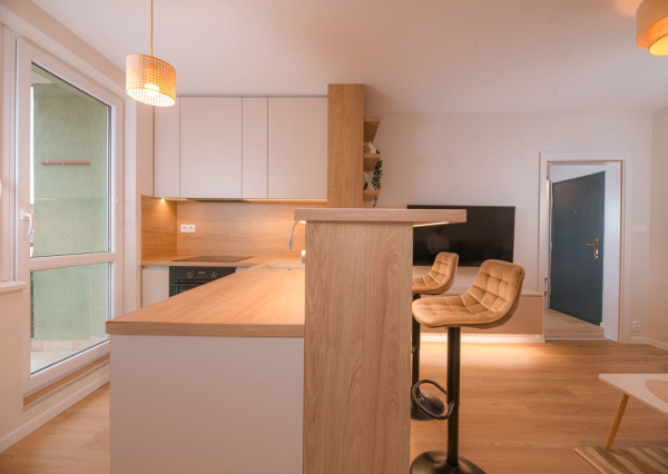 Na prenájom moderne zariadený 2-izbový byt s balkónom v Trenčíne