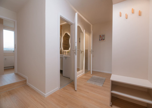 Na prenájom moderne zariadený 2-izbový byt s balkónom v Trenčíne