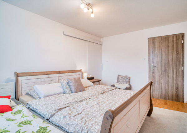 Na predaj priestranný 4-izbový rodinný dom v Malženiciach