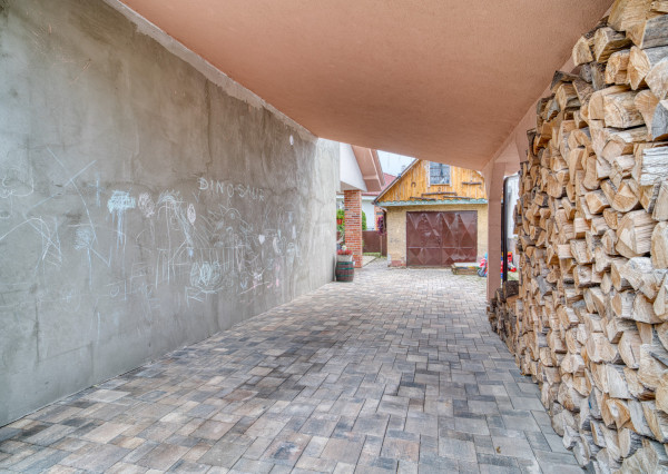 Na predaj priestranný 4-izbový rodinný dom v Malženiciach