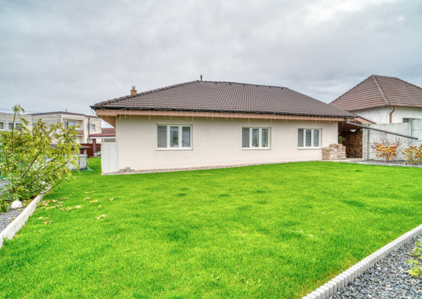 Na predaj priestranný 4-izbový rodinný dom v Malženiciach