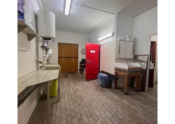 Na predaj budova na podnikateľský účel v Omšení - Trenčianske Teplice