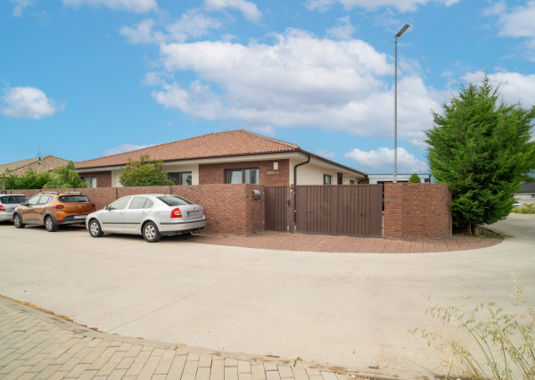 Na predaj 4-izbový rodinný dom v Galante