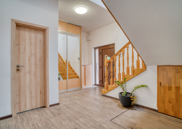 Na predaj 5-izbový rodinný dom v TOP lokalite v blízkosti Ružinova