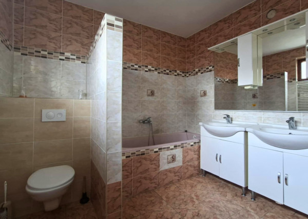 REZERVOVANÉ: Na prenájom viacgeneračný rodinný dom vo Veľkých Bieliciach