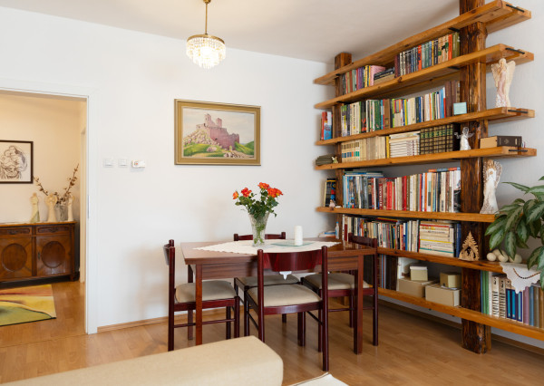 REZERVOVANÉ: Na predaj priestranný dom s veľkým pozemkom v Pobedime