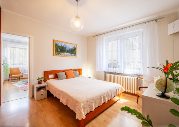 REZERVOVANÉ: Na predaj priestranný dom s veľkým pozemkom v Pobedime