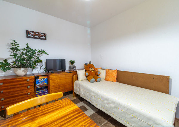 REZERVOVANÉ: Na predaj priestranný dom s veľkým pozemkom v Pobedime