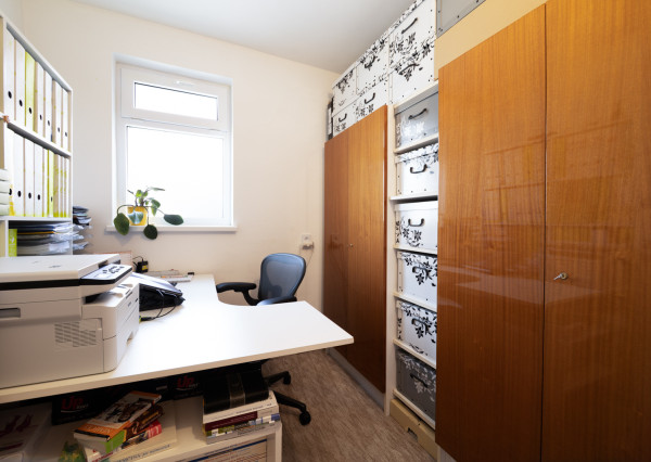 REZERVOVANÉ: Na predaj priestranný dom s veľkým pozemkom v Pobedime