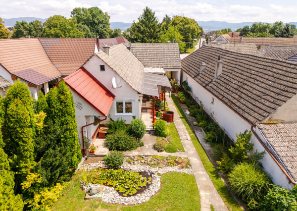 REZERVOVANÉ: Na predaj priestranný dom s veľkým pozemkom v Pobedime