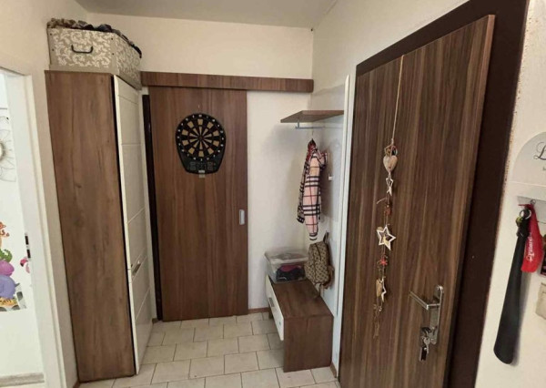 EXKLUZÍVNE NA PREDAJ – 3-IZBOVÝ BYT S DVOMA BALKÓNMI, UL. MOJMÍROVA, BÁNOVCE NAD BEBRAVOU