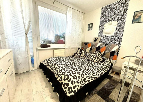 EXKLUZÍVNE NA PREDAJ – 3-IZBOVÝ BYT S DVOMA BALKÓNMI, UL. MOJMÍROVA, BÁNOVCE NAD BEBRAVOU