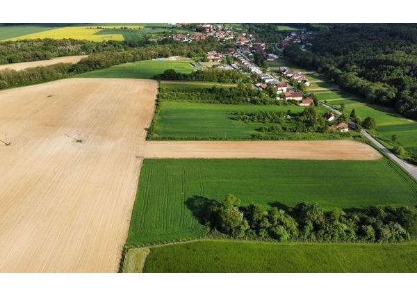 Investičný pozemok 15196 m2 Malé Hoste