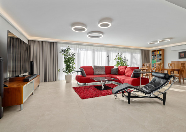 Na predaj vila so smart technológiami a výťahom na Slavíne