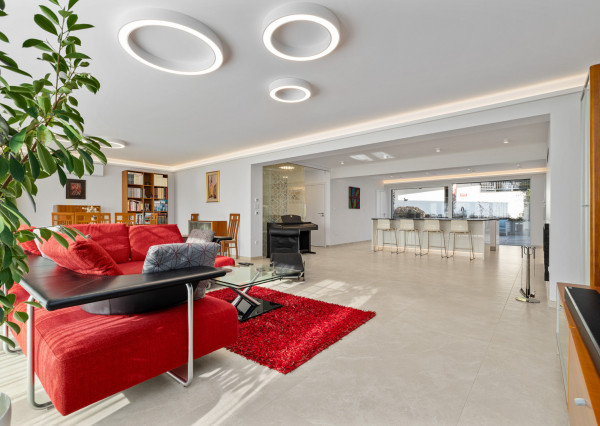 Na predaj vila so smart technológiami a výťahom na Slavíne