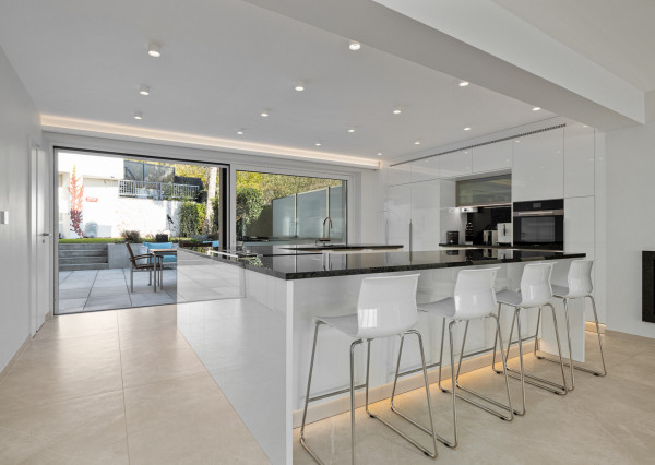 Na predaj vila so smart technológiami a výťahom na Slavíne