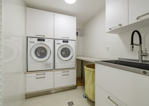 Na predaj vila so smart technológiami a výťahom na Slavíne