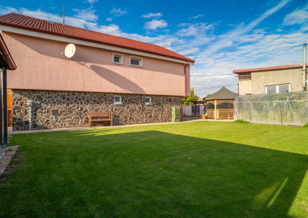 Na predaj priestranný 5-izbový rodinný dom v pokojnej lokalite mesta Gabčíkovo