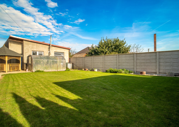 Na predaj priestranný 5-izbový rodinný dom v pokojnej lokalite mesta Gabčíkovo