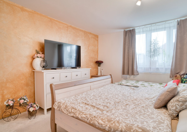 Na predaj priestranný 4-izbový rodinný dom v Malženiciach