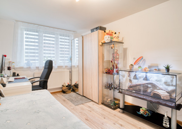 Na predaj priestranný 4-izbový rodinný dom v Malženiciach