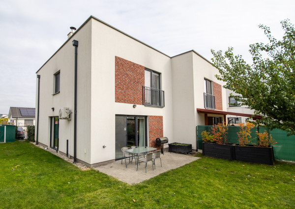 Na predaj 4-izbová bytová jednotka dvojdomu v Miloslavove - Alžbetin dvor