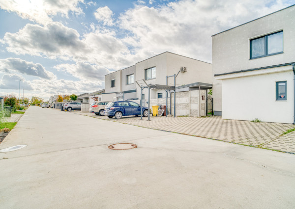 Na predaj priestranný 4-izbový rodinný dom v Bernolákove