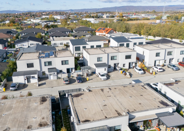 Na predaj priestranný 4-izbový rodinný dom v Bernolákove